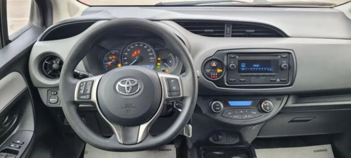 Toyota Yaris usata a Napoli (10)