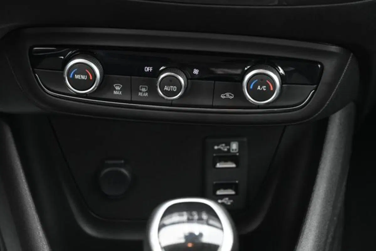 Opel Crossland X usata a Torino (19)