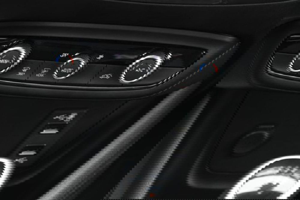 Opel Crossland X usata a Torino (19)