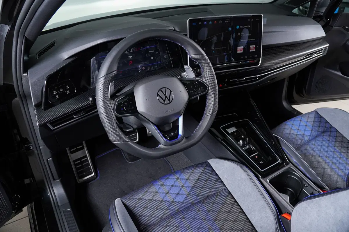 Volkswagen Golf nuova a Perugia (15)