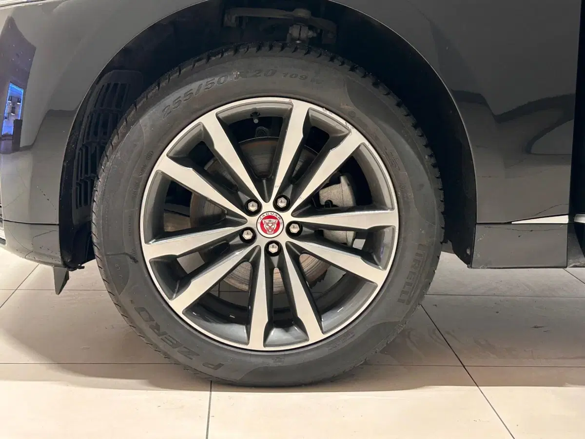 Jaguar F-Pace usata a Napoli (5)