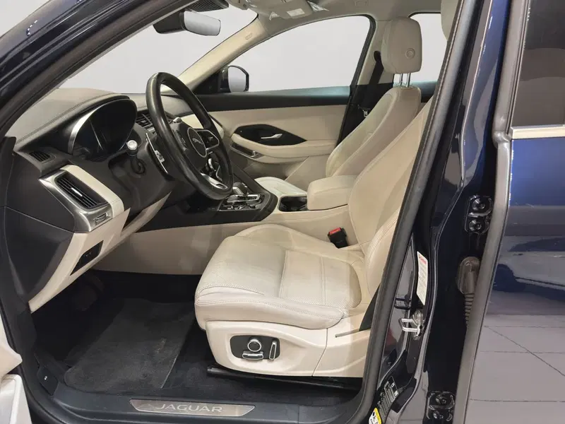 Jaguar E-Pace usata a Latina (11)