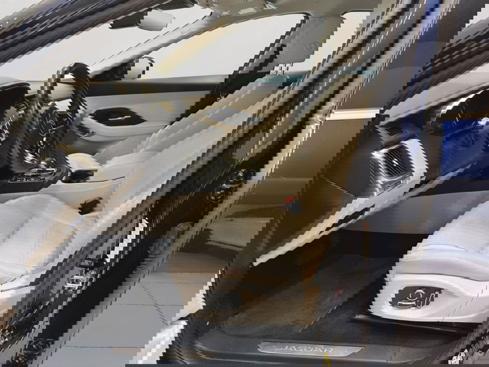 Jaguar E-Pace usata a Latina (11)