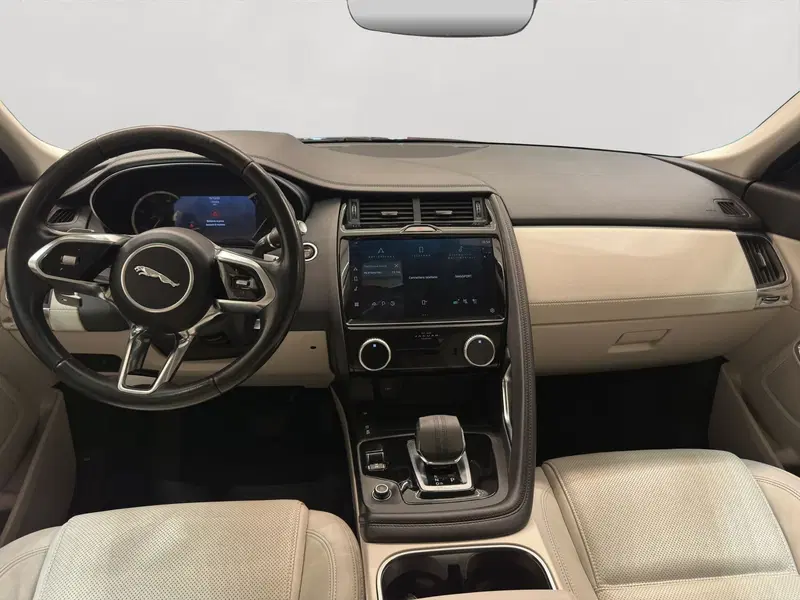 Jaguar E-Pace usata a Latina (4)