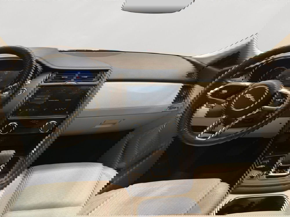 Jaguar E-Pace usata a Latina (4)