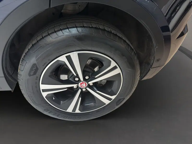 Jaguar E-Pace usata a Latina (9)