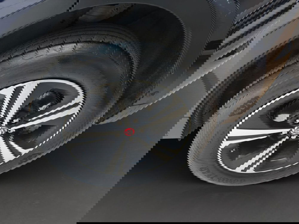 Jaguar E-Pace usata a Latina (9)