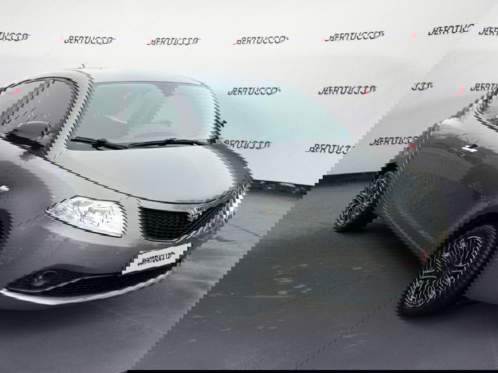 Lancia Ypsilon usata a Verona