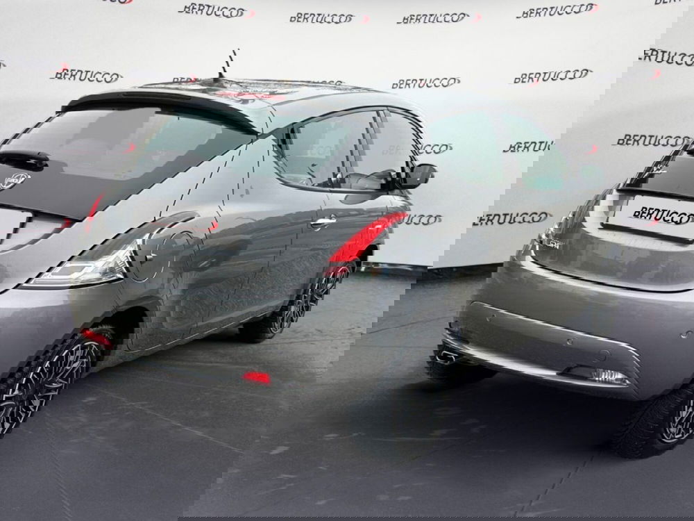 Lancia Ypsilon usata a Verona (5)