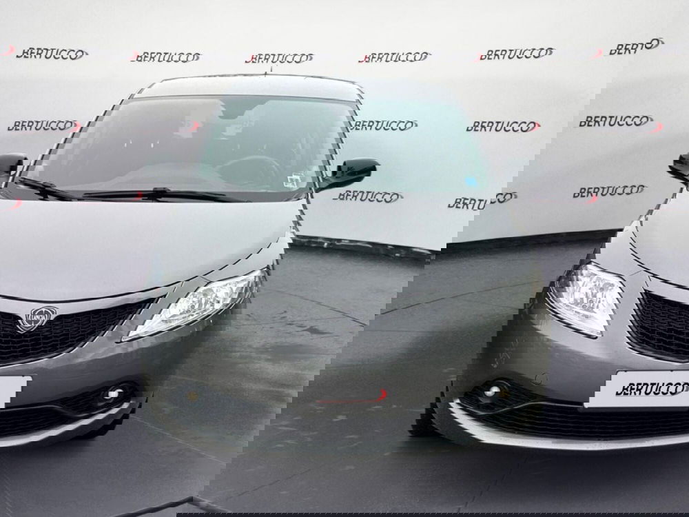 Lancia Ypsilon usata a Verona (6)