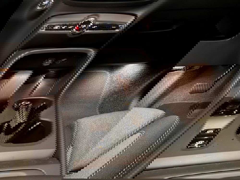 Volvo XC40 usata a Como (11)