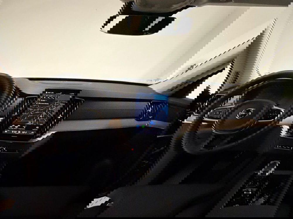 Volvo XC90 usata a Como (8)