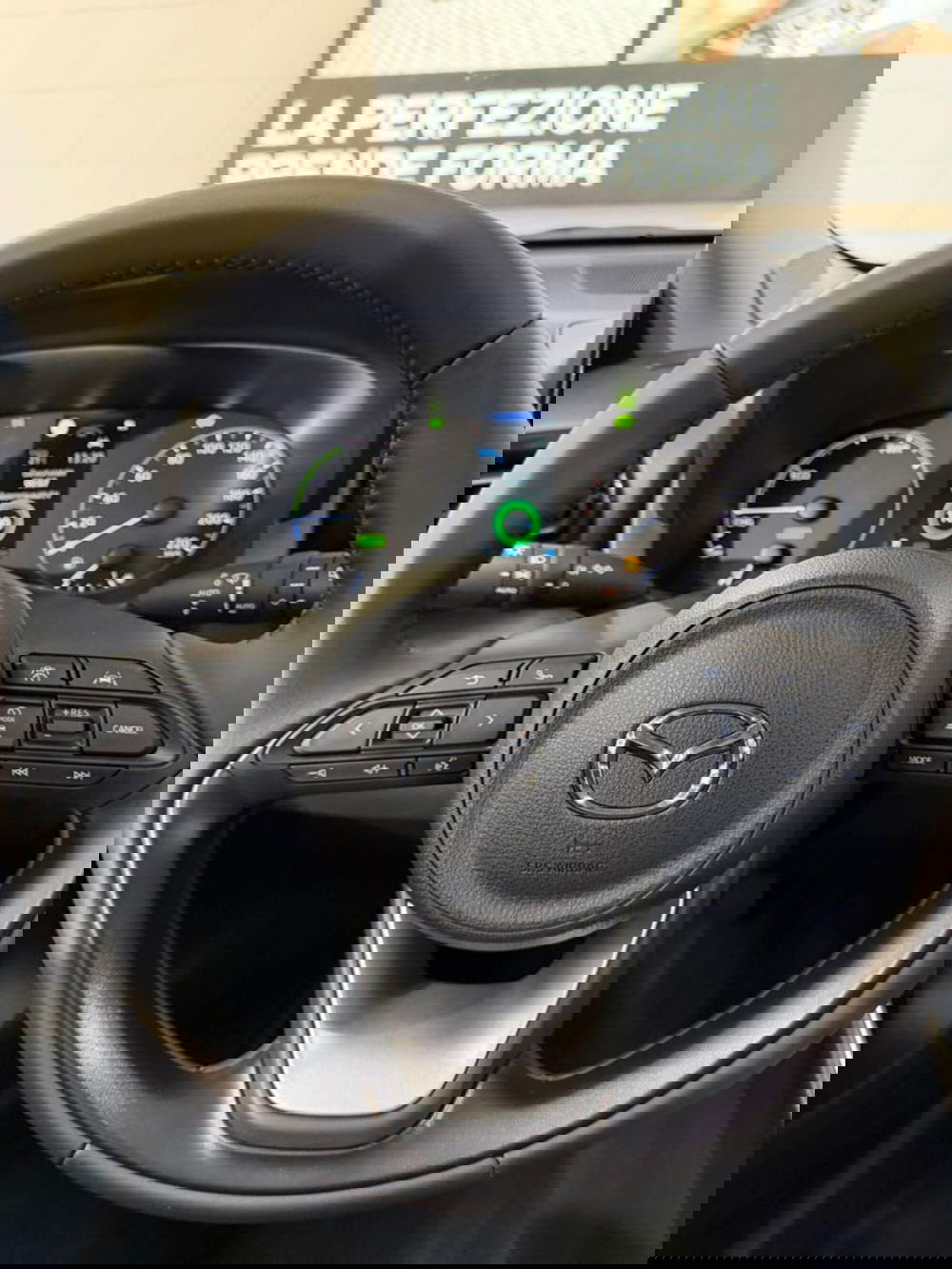 Mazda Mazda2 Hybrid nuova a Como (10)