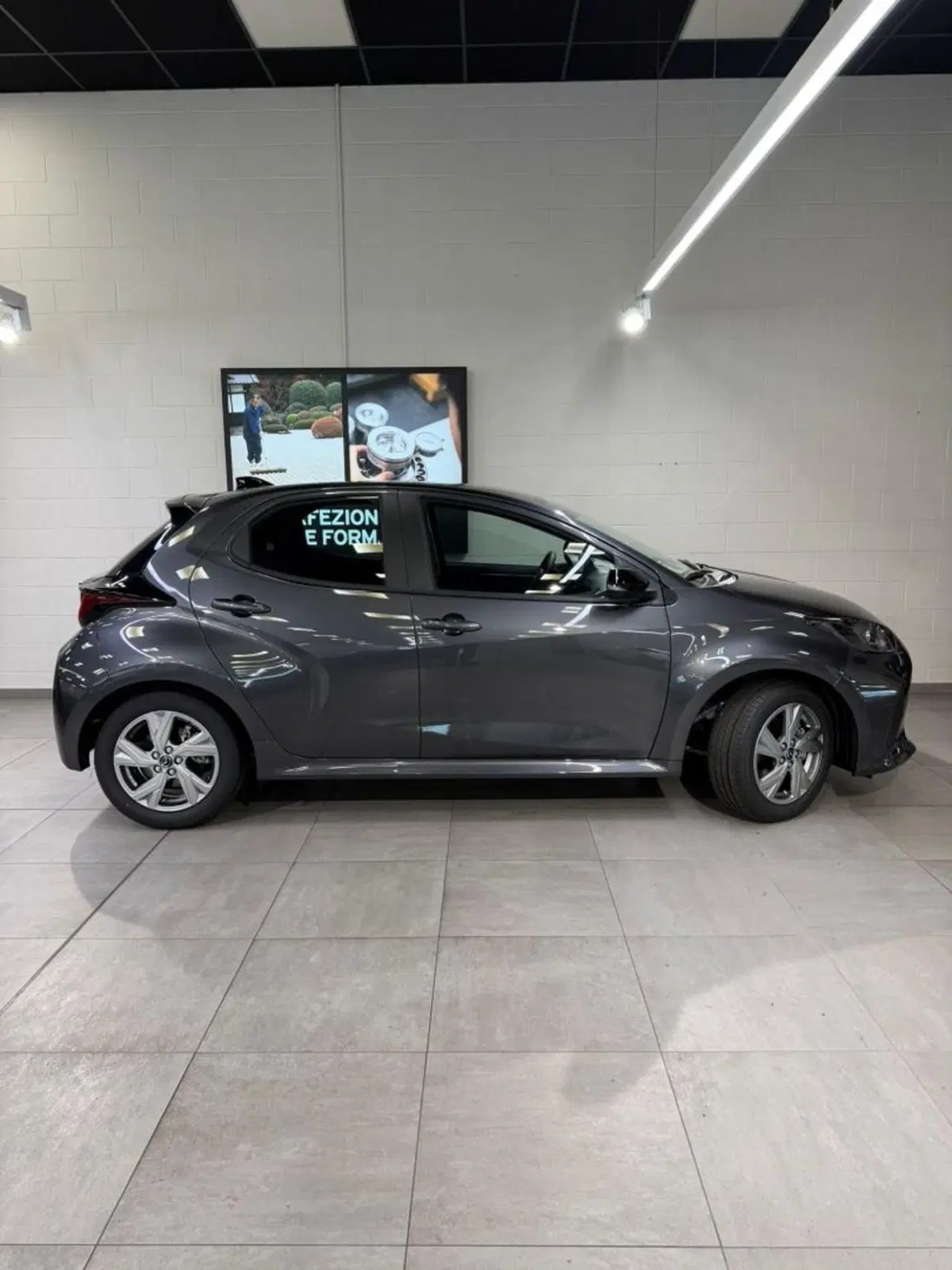Mazda Mazda2 Hybrid nuova a Como (2)