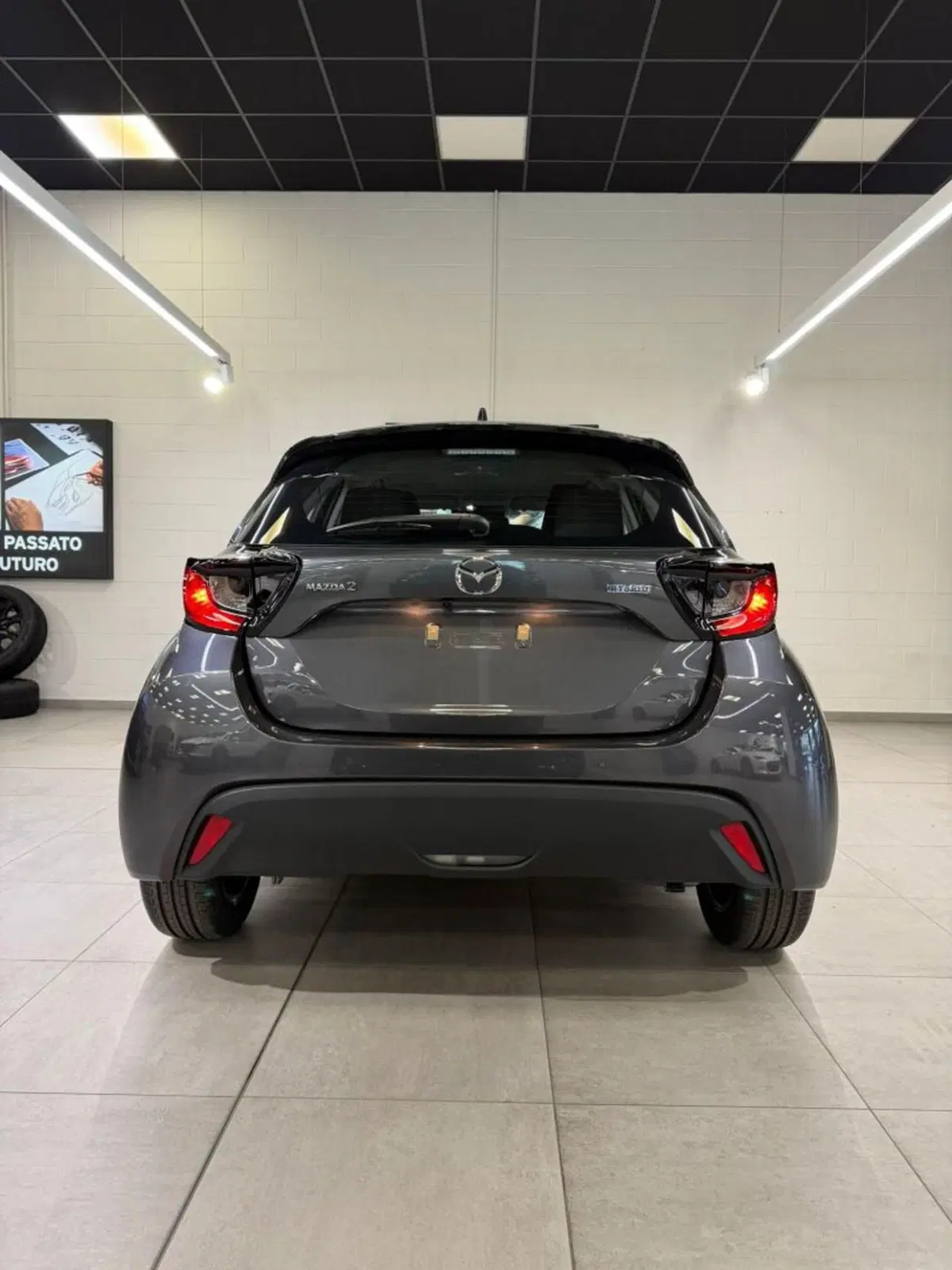 Mazda Mazda2 Hybrid nuova a Como (4)