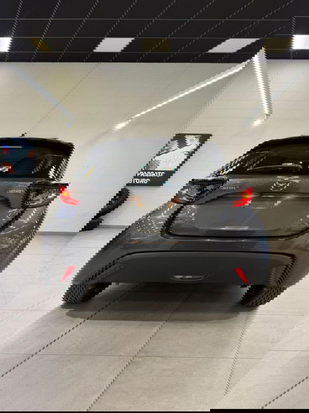 Mazda Mazda2 Hybrid nuova a Como (4)