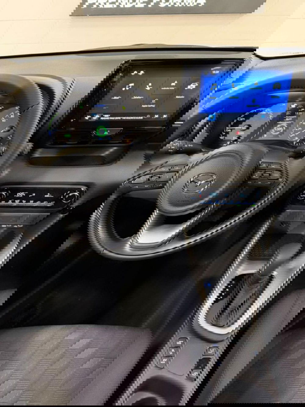 Mazda Mazda2 Hybrid nuova a Como (9)