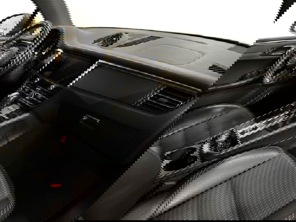 Porsche Macan usata a Bari (9)