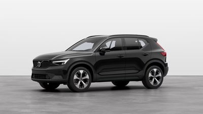 Volvo XC40 B3 automatico Plus Dark nuova a Como