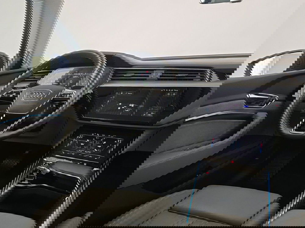 Audi e-tron usata a Alessandria (11)