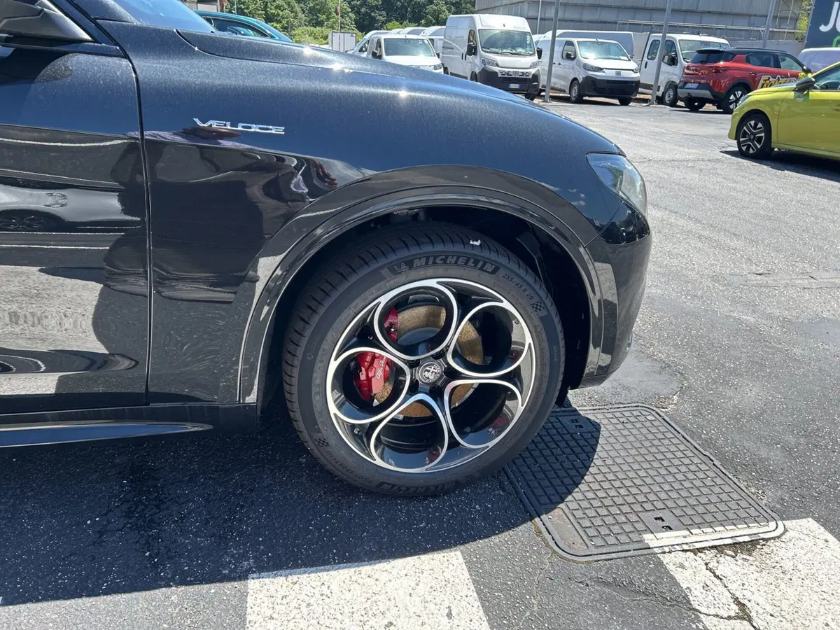 Alfa Romeo Stelvio nuova a Frosinone (5)
