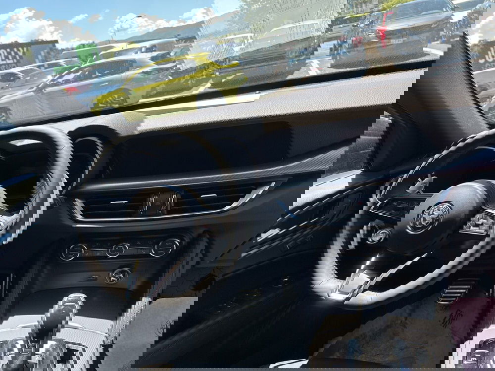 Alfa Romeo Stelvio nuova a Frosinone (7)