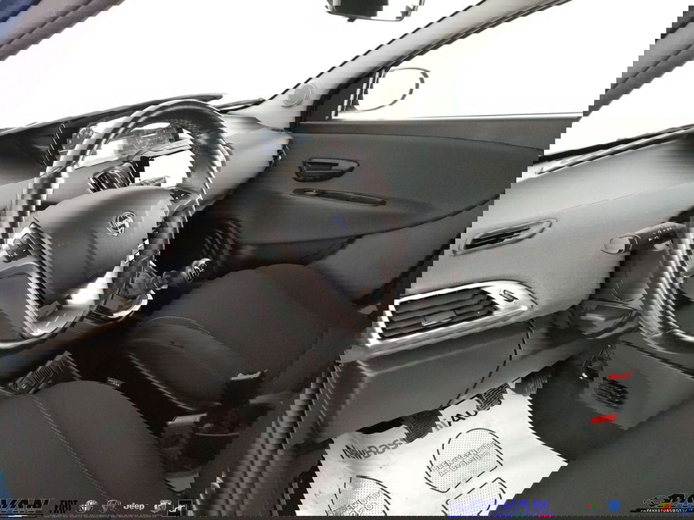 Lancia Ypsilon usata a Padova (11)