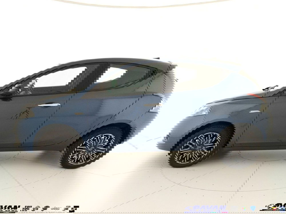 Lancia Ypsilon usata a Padova (8)