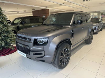 Land Rover Defender 110 4.4 V8 mhev Octa Black awd 635cv auto del 2025 usata a Venezia