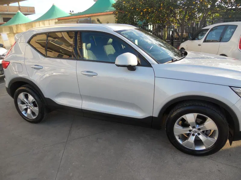 Volvo XC40 usata a Caserta (8)