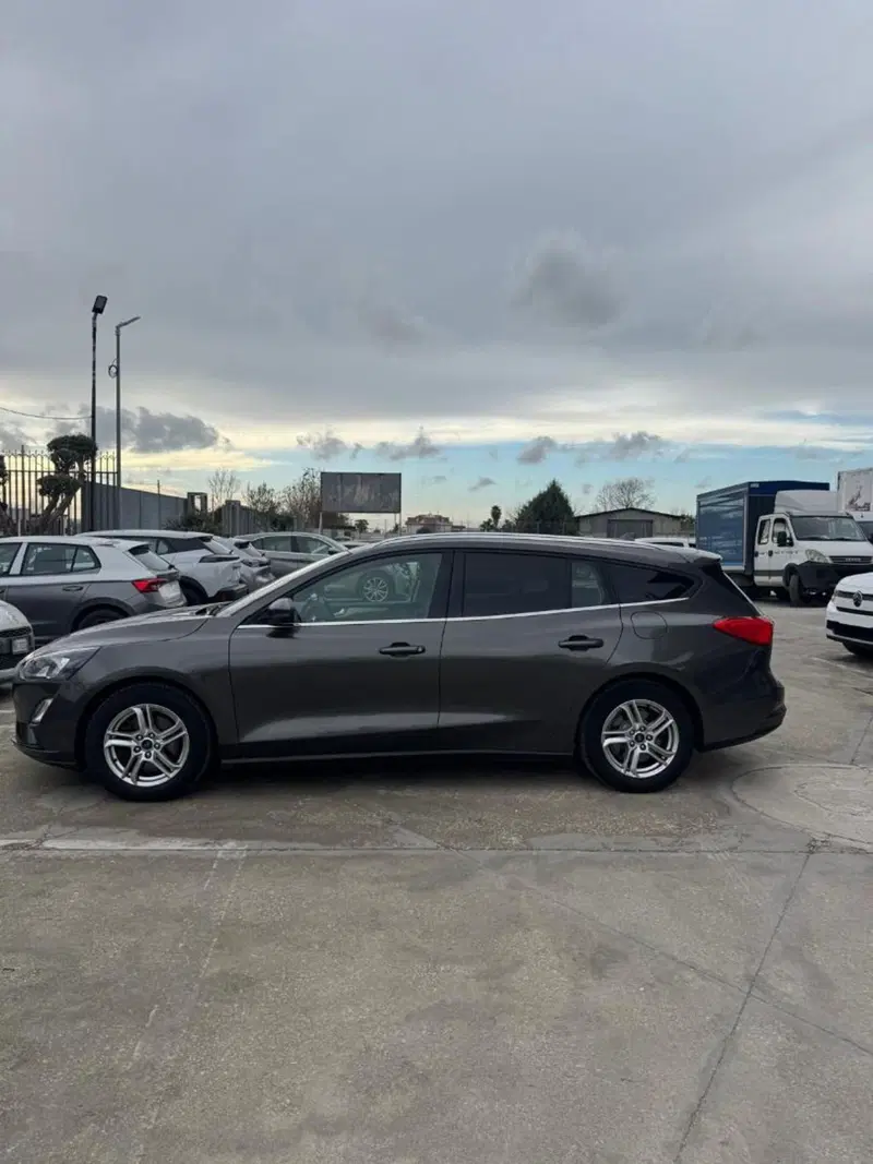 Ford Focus Station Wagon usata a Caserta (2)