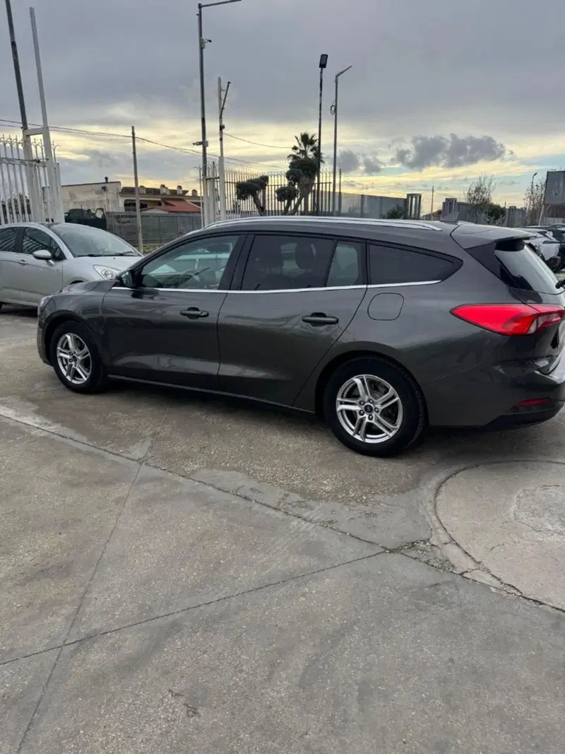 Ford Focus Station Wagon usata a Caserta (3)