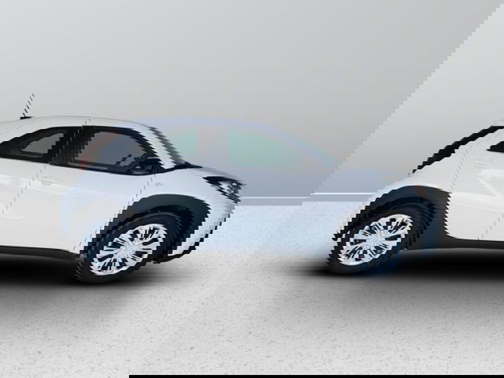 Toyota Aygo X nuova a Teramo (7)