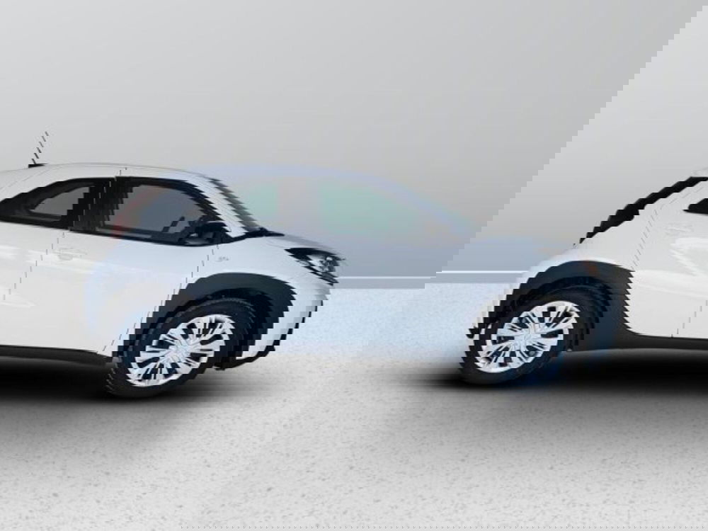 Toyota Aygo X nuova a Teramo (5)