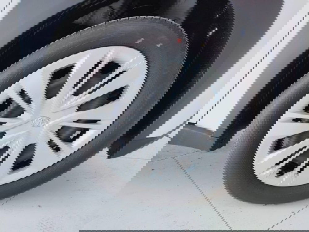 Toyota Aygo X nuova a Teramo (6)