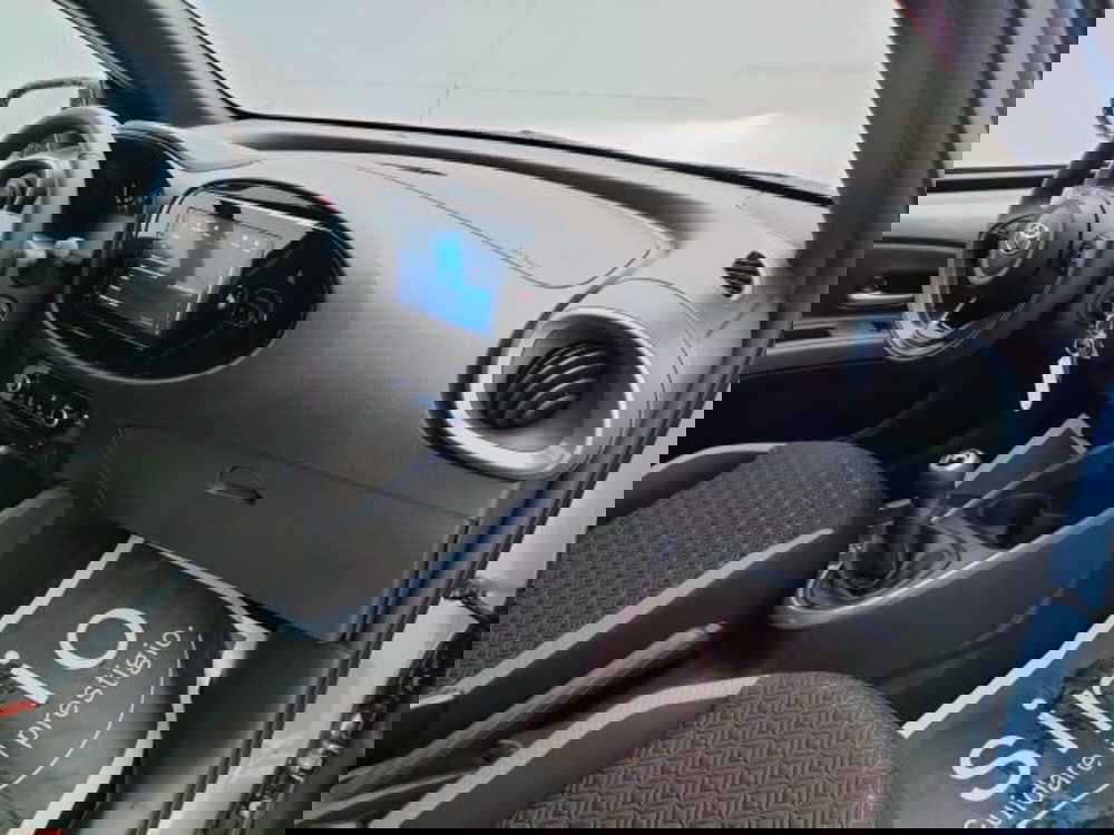 Toyota Aygo X nuova a Teramo (7)