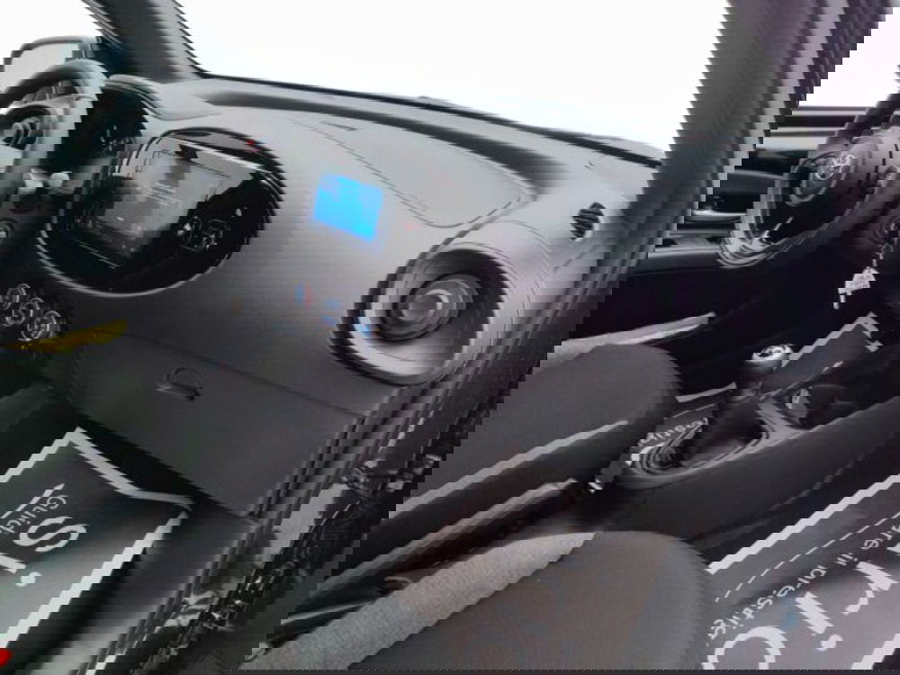 Toyota Aygo X nuova a Teramo (9)