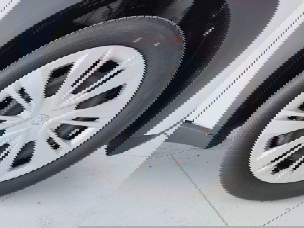 Toyota Aygo X nuova a Teramo (7)