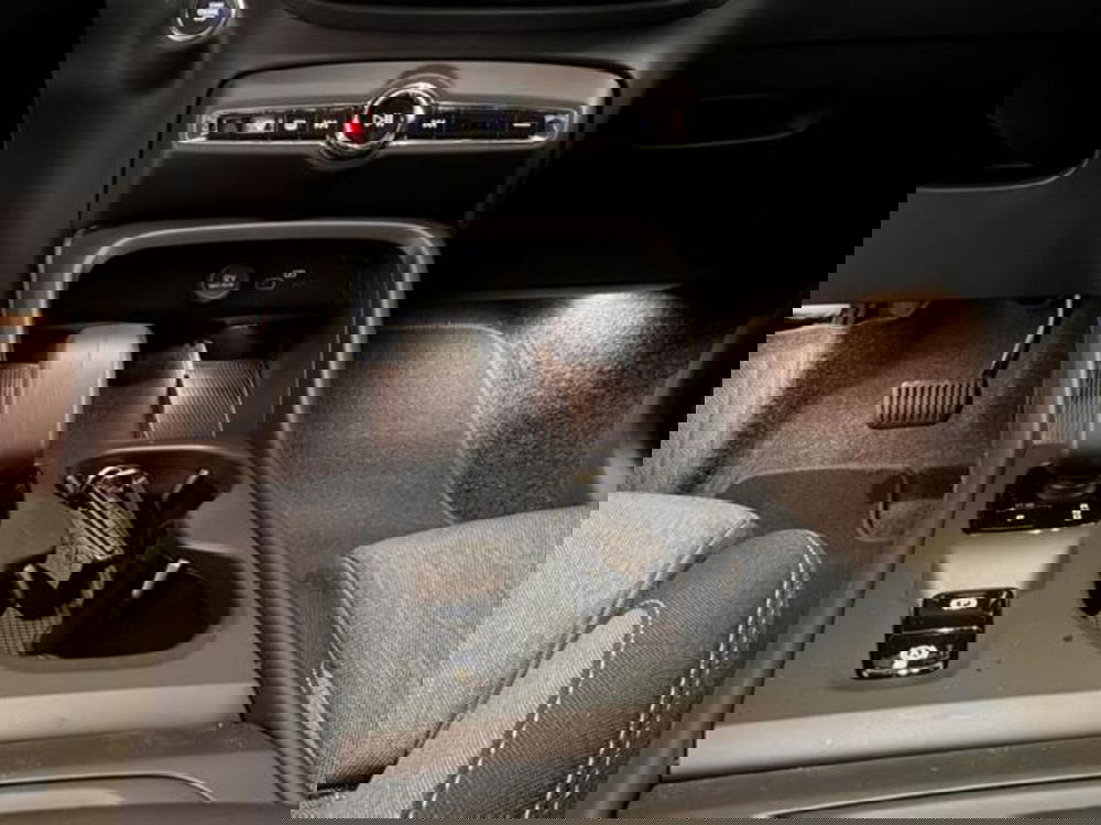 Volvo XC40 usata a Como (11)