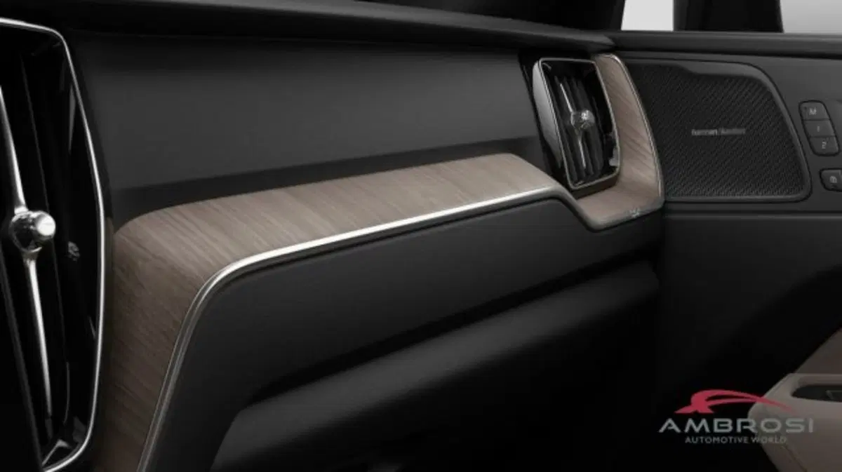 Volvo XC60 nuova a Perugia (6)