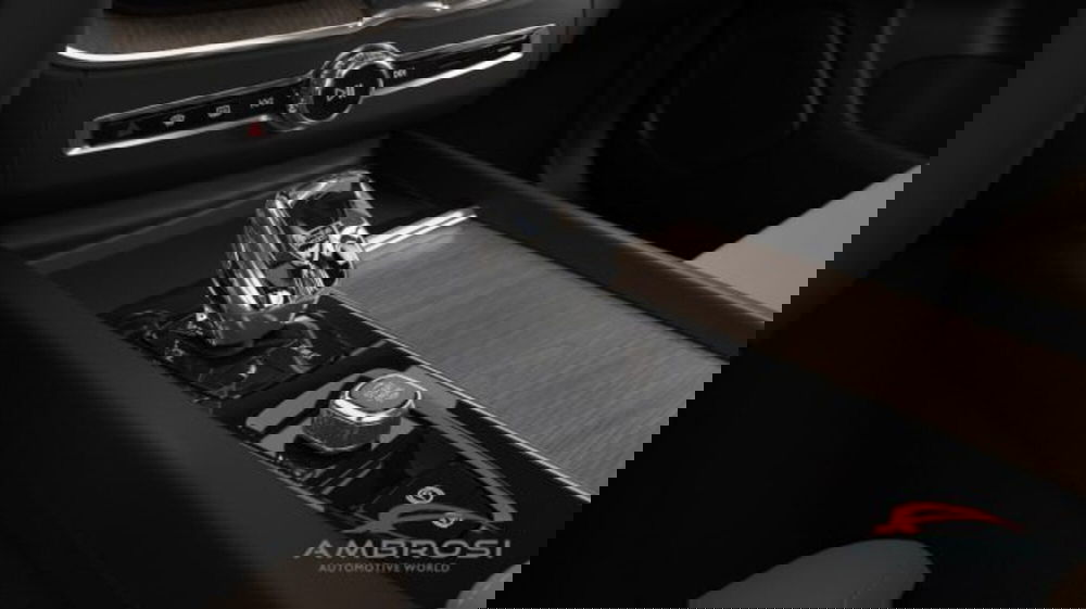 Volvo XC60 nuova a Perugia (15)