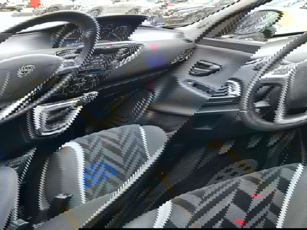 Lancia Ypsilon usata a Firenze (13)