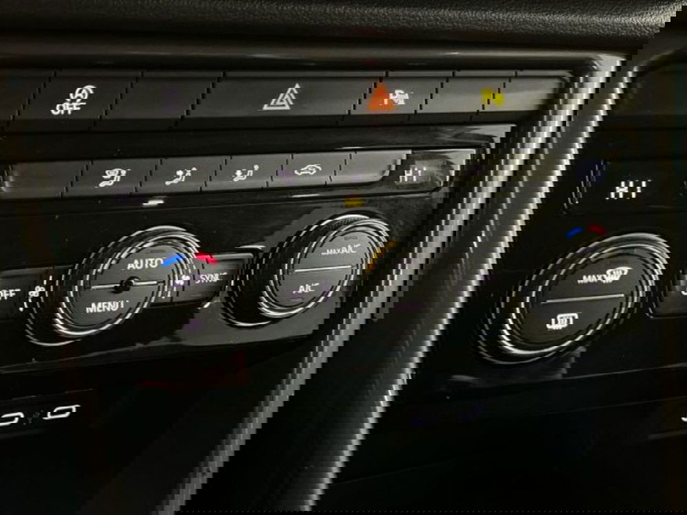 Volkswagen T-Roc usata a Verona (14)