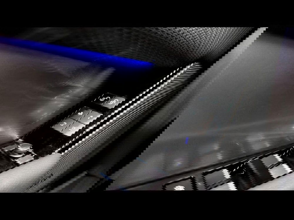 Land Rover Range Rover Velar usata a Varese (13)