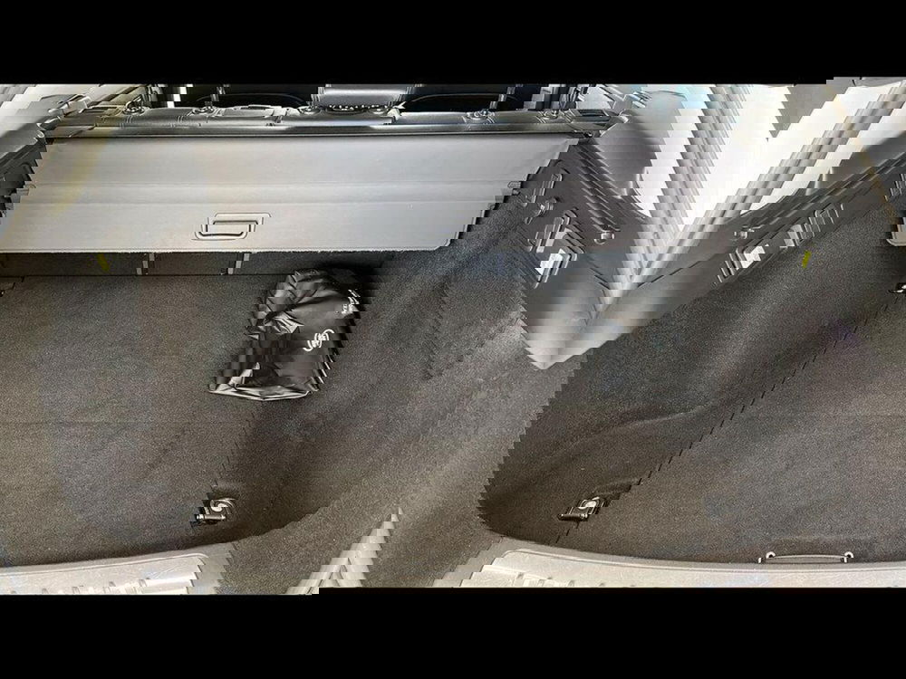 Land Rover Range Rover Velar usata a Varese (14)