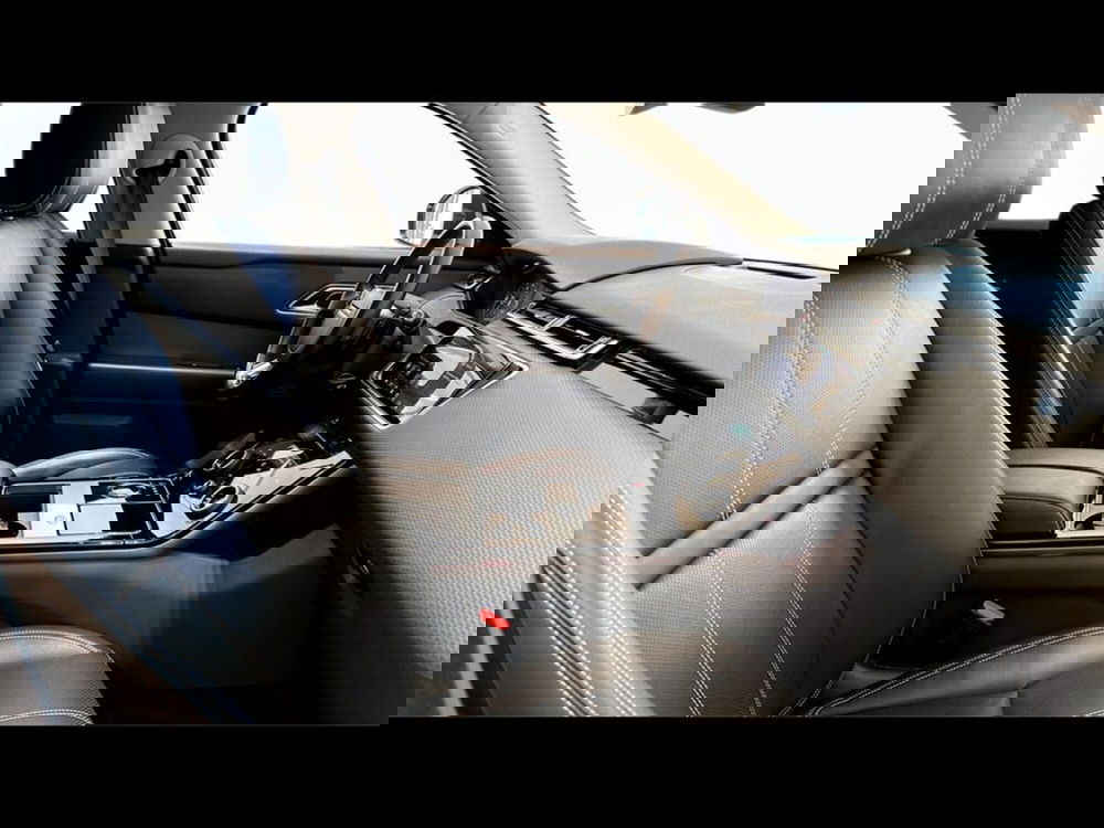 Land Rover Range Rover Velar usata a Varese (3)