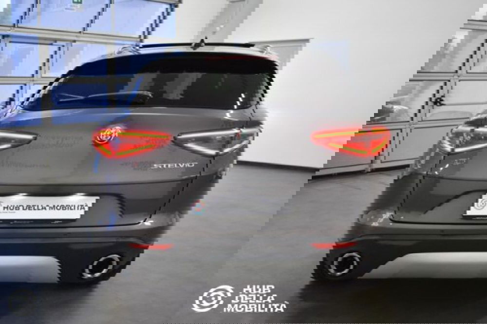 Alfa Romeo Stelvio usata a Perugia (5)