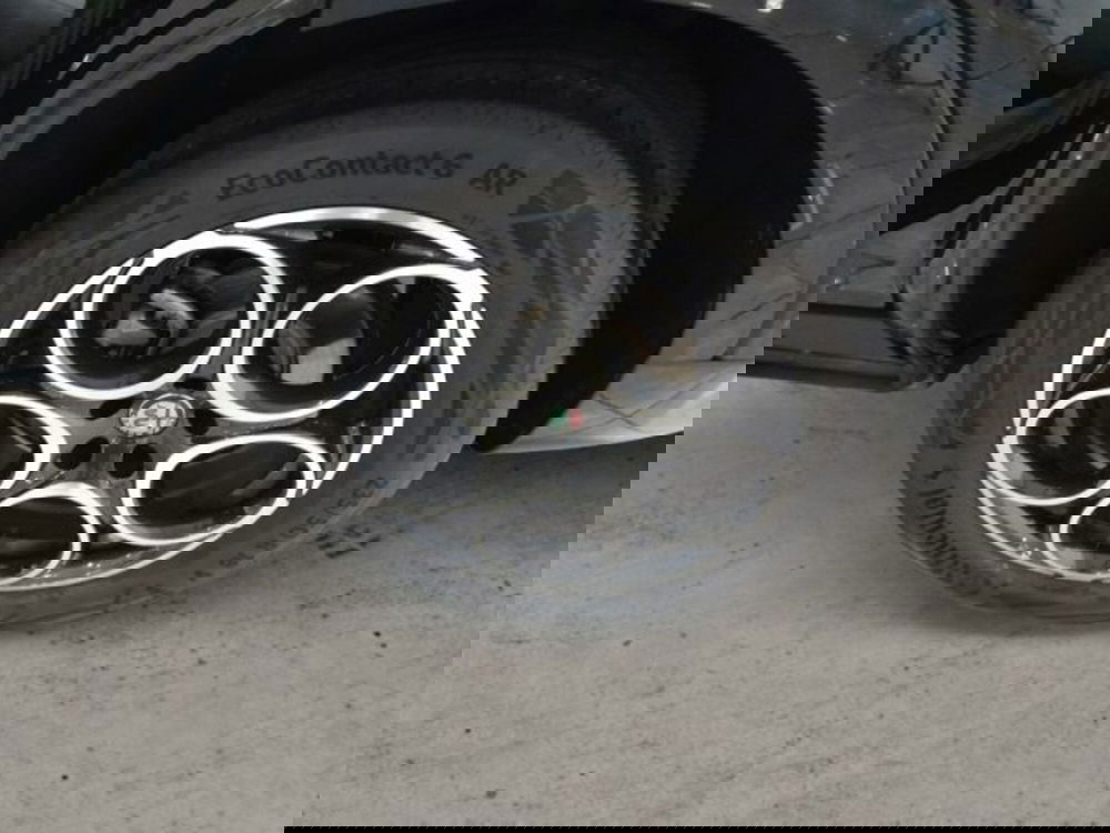 Alfa Romeo Tonale usata a Livorno (9)