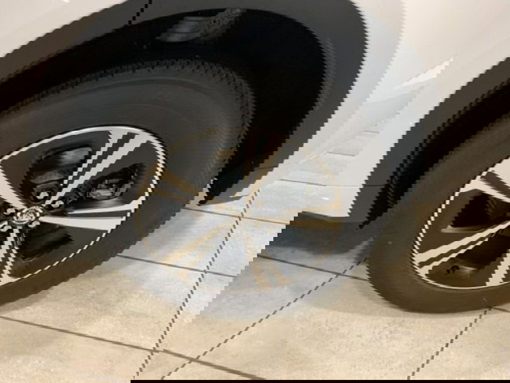 Jaguar E-Pace usata a Livorno (10)