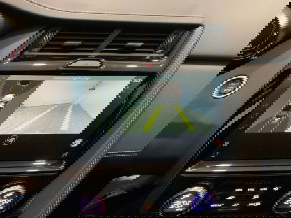 Jaguar E-Pace usata a Livorno (16)
